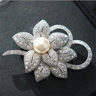 Korean Fashion Crystal Pearl Bow Brooch for Women - Elegant Corsage Pin & Clothing Accessory
