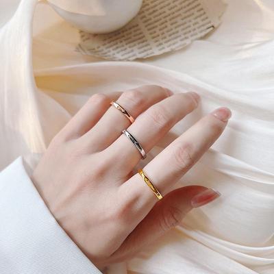 Anel Aço Titânio Carta de Amor: Design de Nicho Elegante para Mulheres - Anel de Casal Liso Estiloso