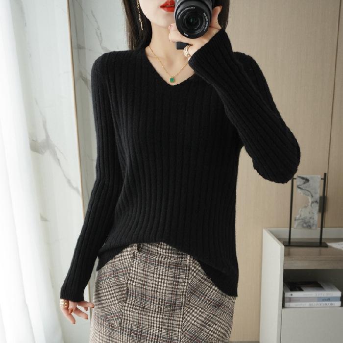 DAFIFY Women's Fashion Casual Fall Winter Solid Color Print Long Sleeve V-Neck Sweaters