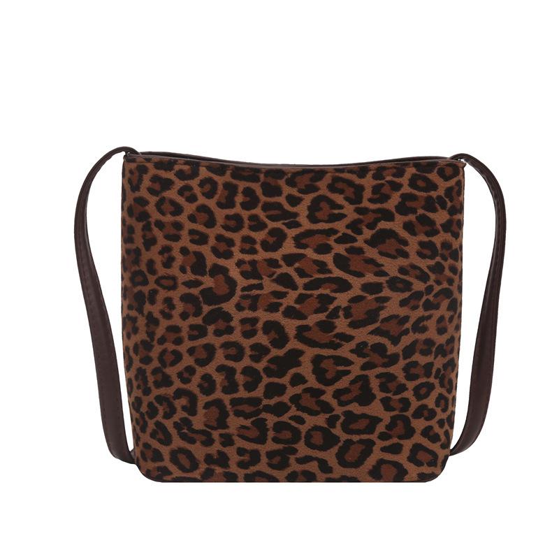 Niche design matte deerskin fleece bag simple and fashionable portable shoulder bag temperament temperament small square bag цветной печати леопарда