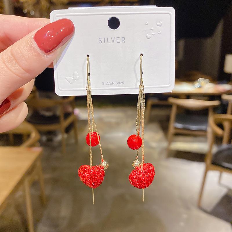 2024 Elegant Red Heart Tassel Earrings for Women: Korean Dangle Ear Hooks 1B204 медный