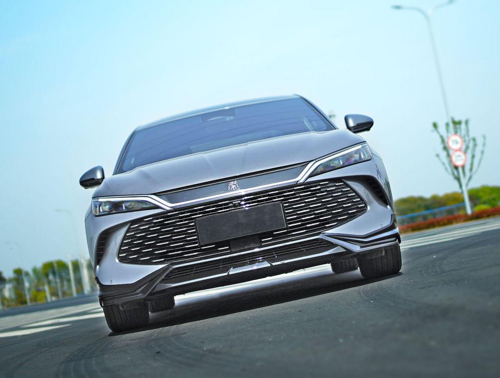 BYD Qin L DMi 24 Body Kit: Side Skirts, Front Bumper, Rear Bumper, Rear and Roof Spoilers.