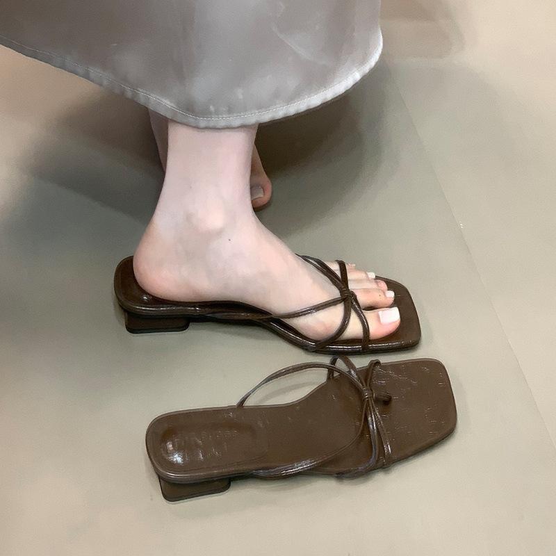 

Точечная версия~ Квадратный носок серебристый нишевый однословный шлепанцы женские летние темпераментные простые носок низкий каблук крутые шлепанцы женские 40