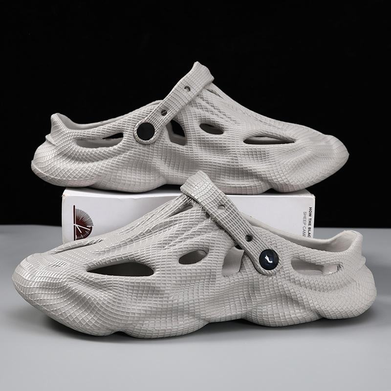 

Summer Clogs Sandals For Men New Outdoor Soft Botton Beach Slippers Anti-slip EVA Garden Shoes Fashion Hollow Hole Shoes 45