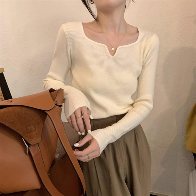 

Soft waxy small v-neck pit strip with retro temperament inside, autumn and winter new niche knitted sweater, bottoming shirt and top One Size