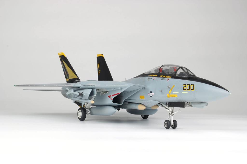 Platz/Italeri 1/48 scale US Navy F-14A Tomcat VF-21 Freelancers Atsugi Air Base Plastic Model TPA-30