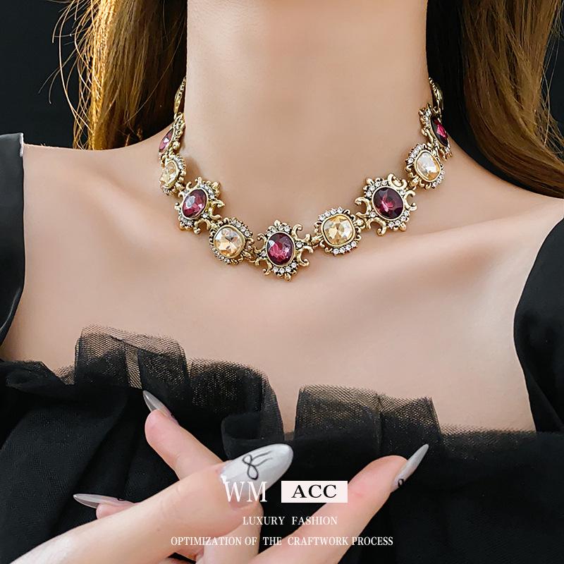 Vintage Diamond-Set Round Necklace: High Court Style Fashion Clavicle Chain Jewelry