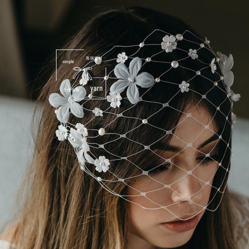 

Белая Жемчужная Сетка Лепестков Заколка-Вуаль для Волос - Аксессуар для Свадебной Фотосессии Ручной Работы белый