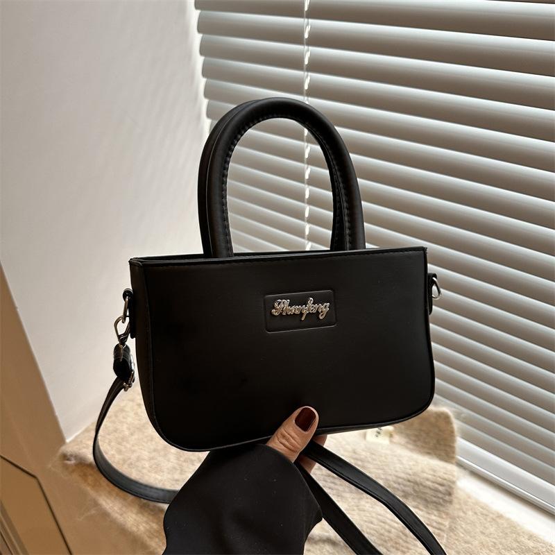 High-value handbag 2025 winter new niche design versatile ins shoulder messenger bag women