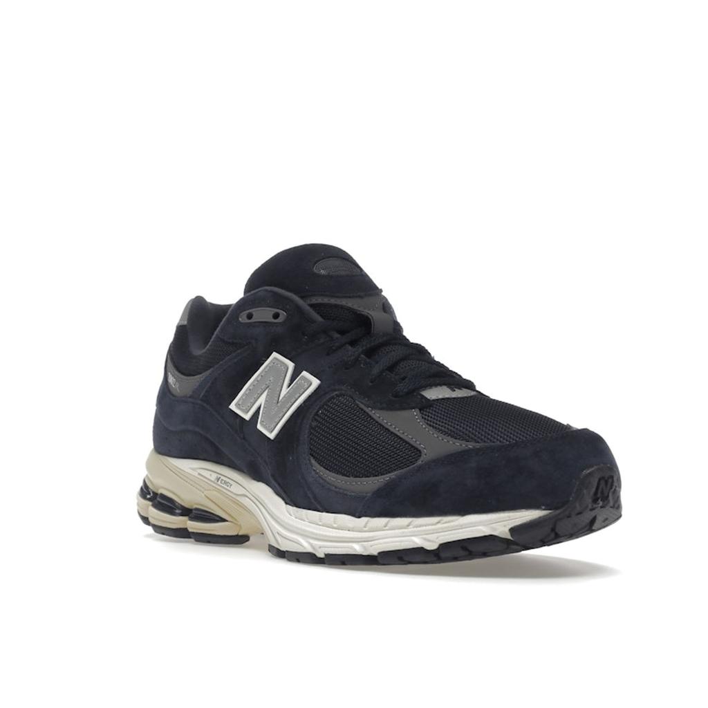 New Balance 2002R Eclipse Castlerock Unisex Sneakers Black Silver-Metallic M2002RCA