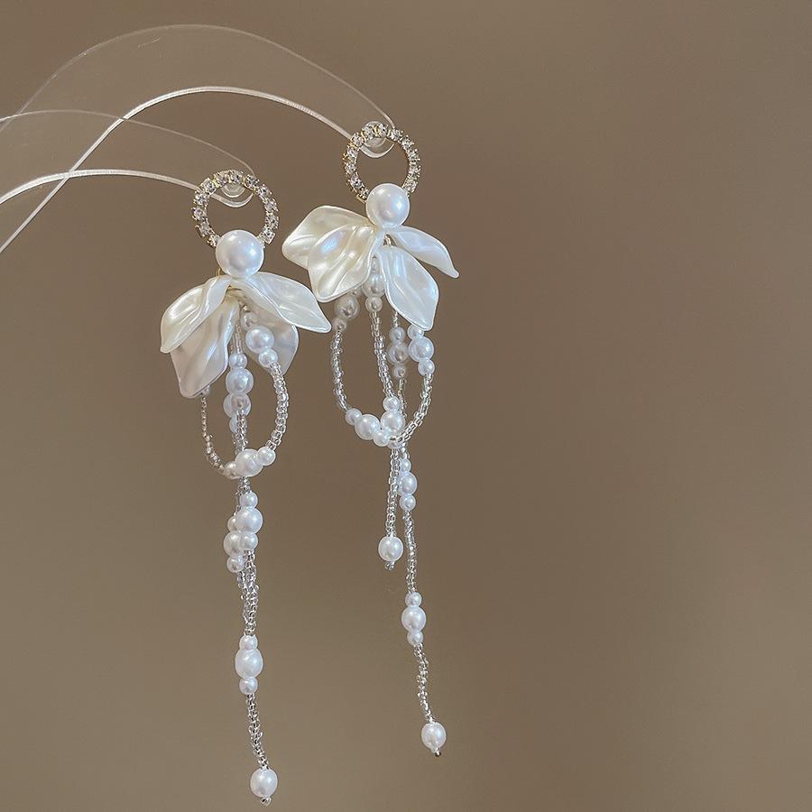 

Silver Needle Diamond Flower Fringed Pearl Earrings French Temperament Stud Earrings