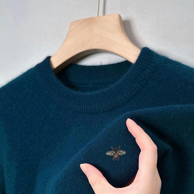 

Men s O-Neck Pullover Knitwear Autumn Winter Exquisite Bee Print Warm Soft Casual Versatile Men swear 4XL