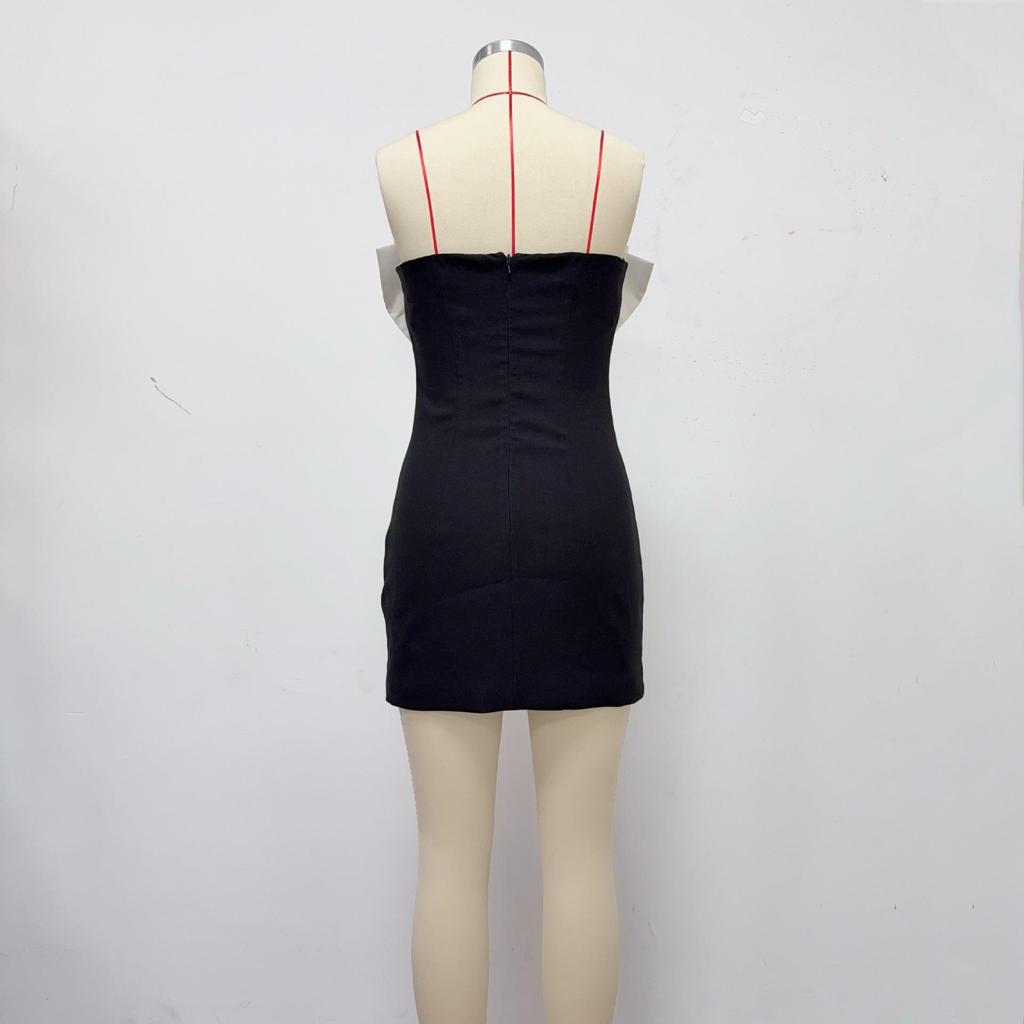 New Arrival Black & White One-Shoulder Evening Gown with 3D Floral Embellishment
