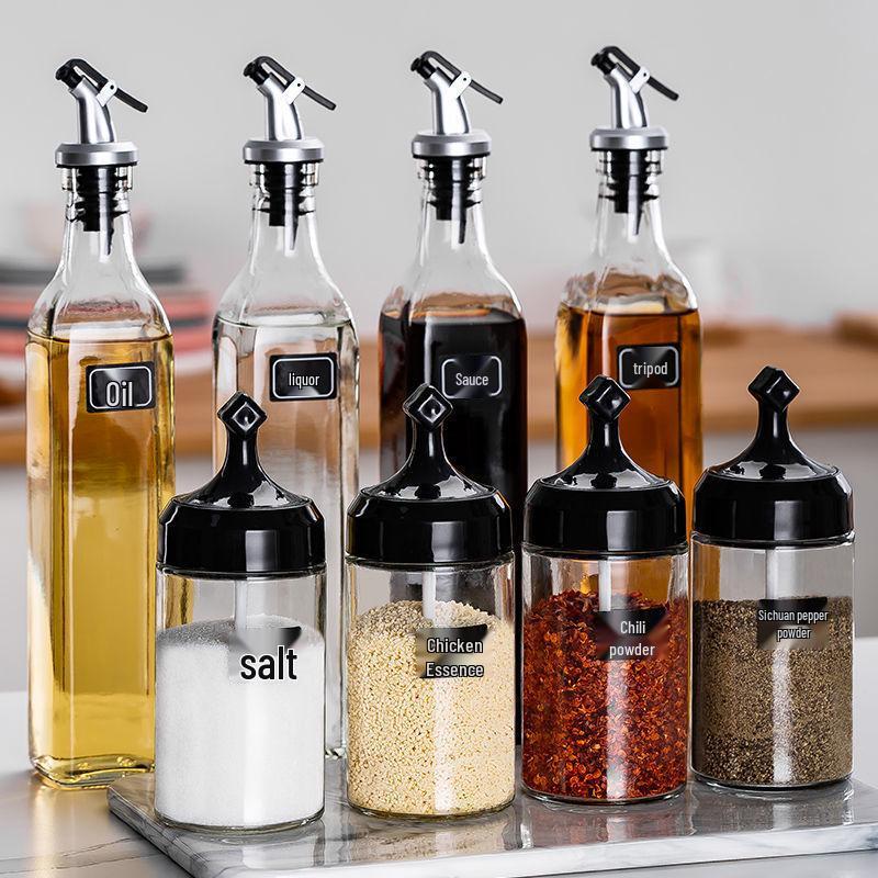 Keuken Kruidenset: Glazen Flessen voor Olie, Kruidenpotjes, Zoutvaatjes, Suikerpotten, Opslag voor Sojasaus en Azijn.