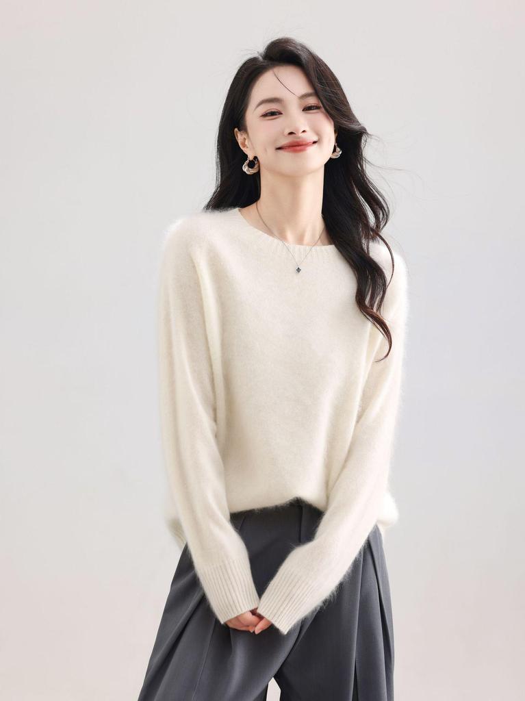 Women's Seamless Round Neck Sweater: 90% Wool, 5% Cashmere, 5% Silk.
