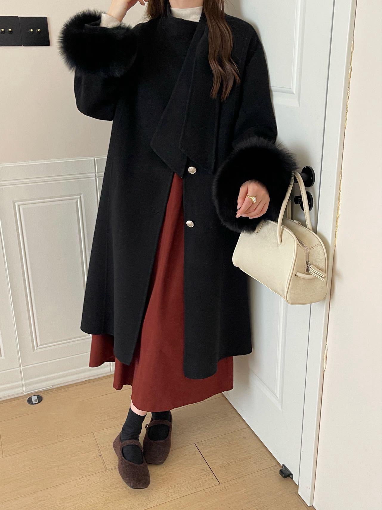 

2025 Знаменитый плащ из шерсти и кашемира высокого класса с рукавами из лисьего меха для женщин Medium