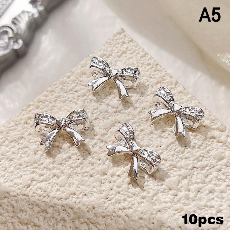 10ks 3D Butterfly Alloy nail Charms Designové šperky s motýlkem Luxusní zlaté stříbrné duté nail art dekorace příslušenství