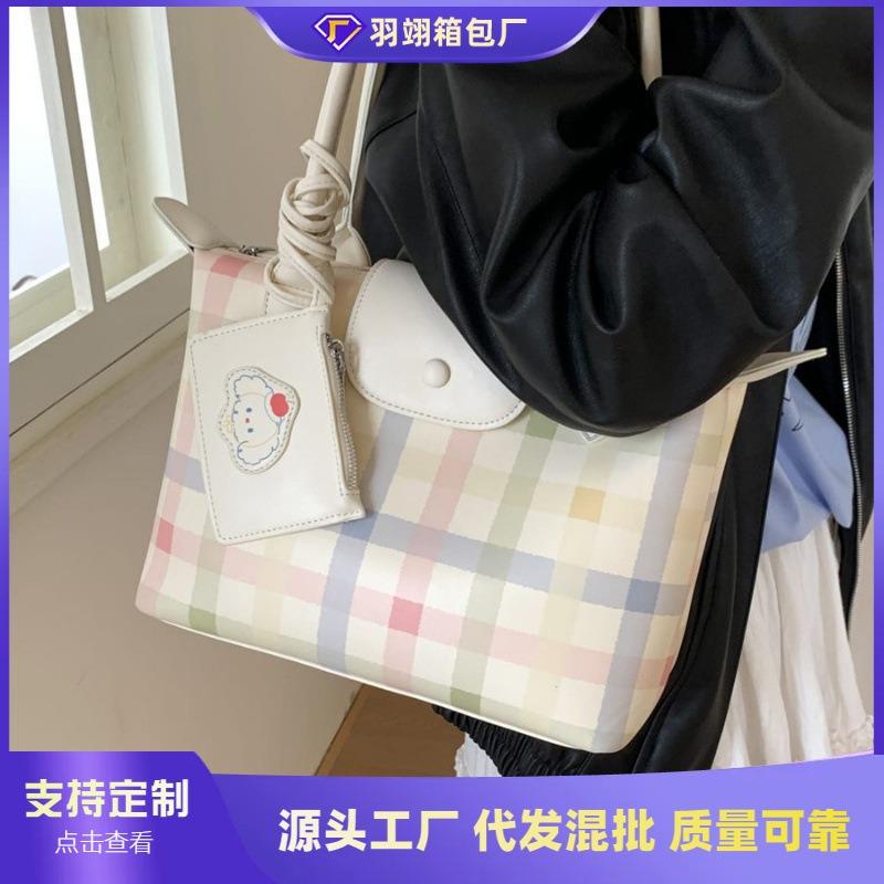 Plaid bag women's large-capacity new autumn and winter versatile shoulder bag leisure student class tote bag