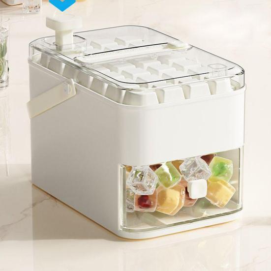 Dvouvrstvý zásobník na ledové kostky Uvolňování kostek jedním dotykem Led s 56 kostkami Bez BPA
