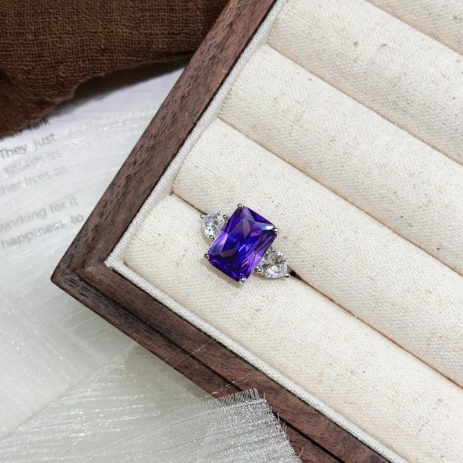 Hot Selling Seiko Heart Edge Diamond Square Zirconium Color Treasure Ring Luxury High Carbon Diamond Ring