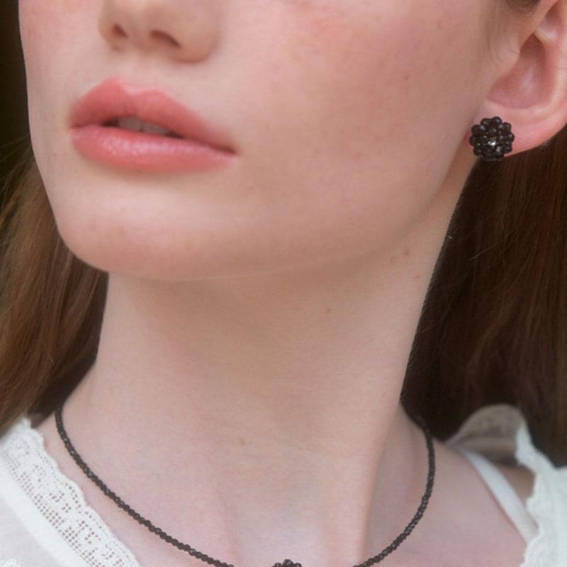 LOVE ME MONSTER  Flower Crystal Necklace (L242WNK010)