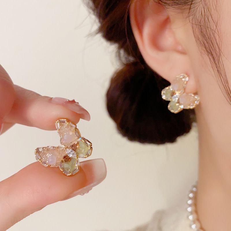 Koreanischer Stil Nicht-Piercing Ohrclip mit langem Quaste, Perlmutt Schmetterlings Design für Damen - High-End, Coole Mode.