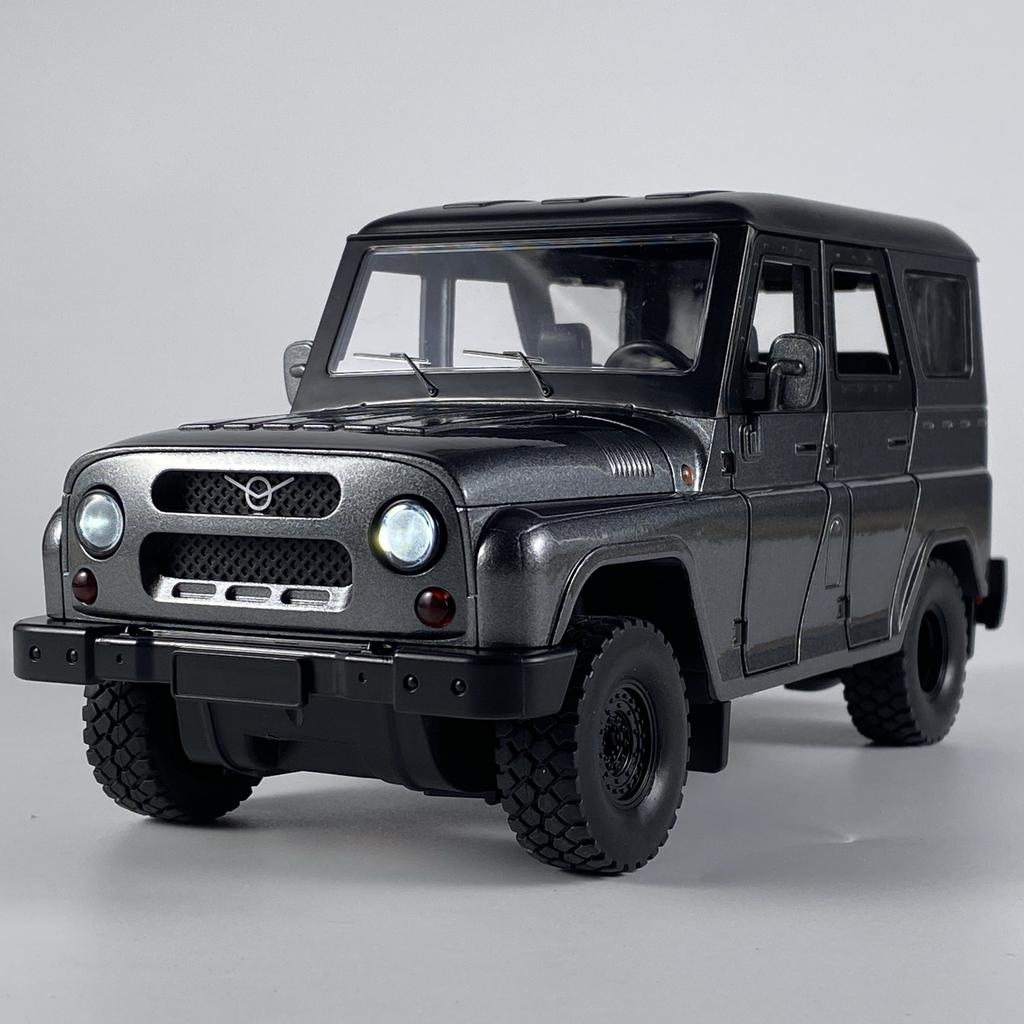 1:18 Rosyjski UAZ Hunter Jeep Metalowy Odlew SUV Model Terenowy Dźwięk i Światło Pull Back Zabawki Kolekcja Prezent Dla Przyjaciół
