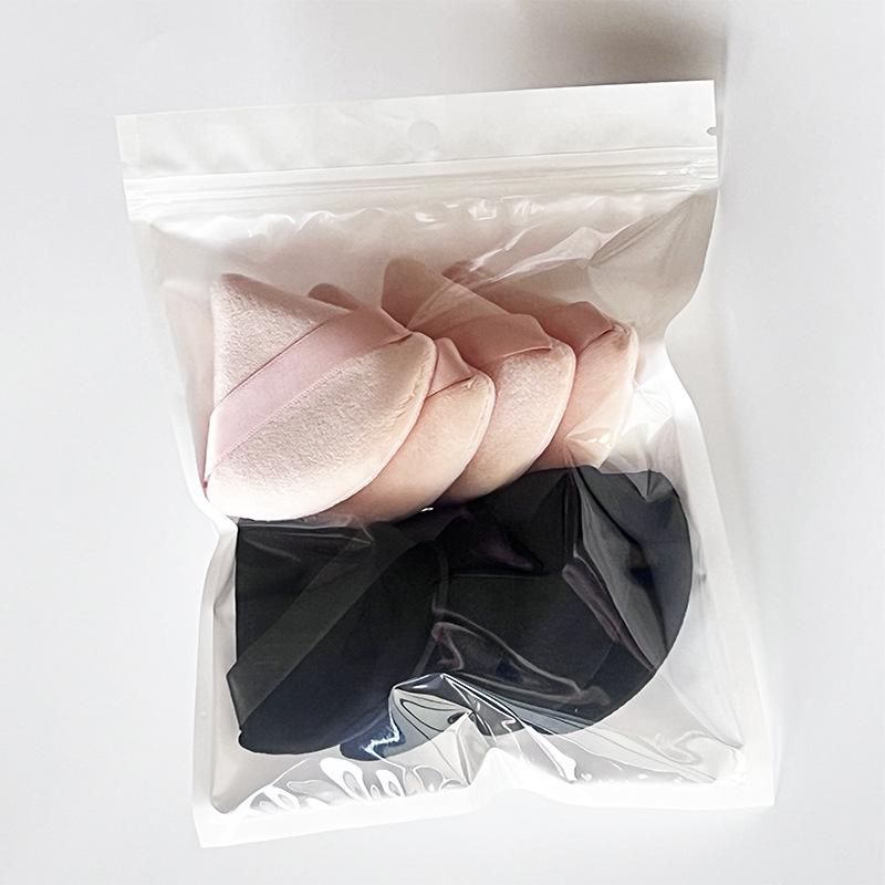 Velký trojúhelníkový sametový pudrový aplikátor na make-up - Super měkký, houbička na sypký pudr, V balení vějířovitá houbička