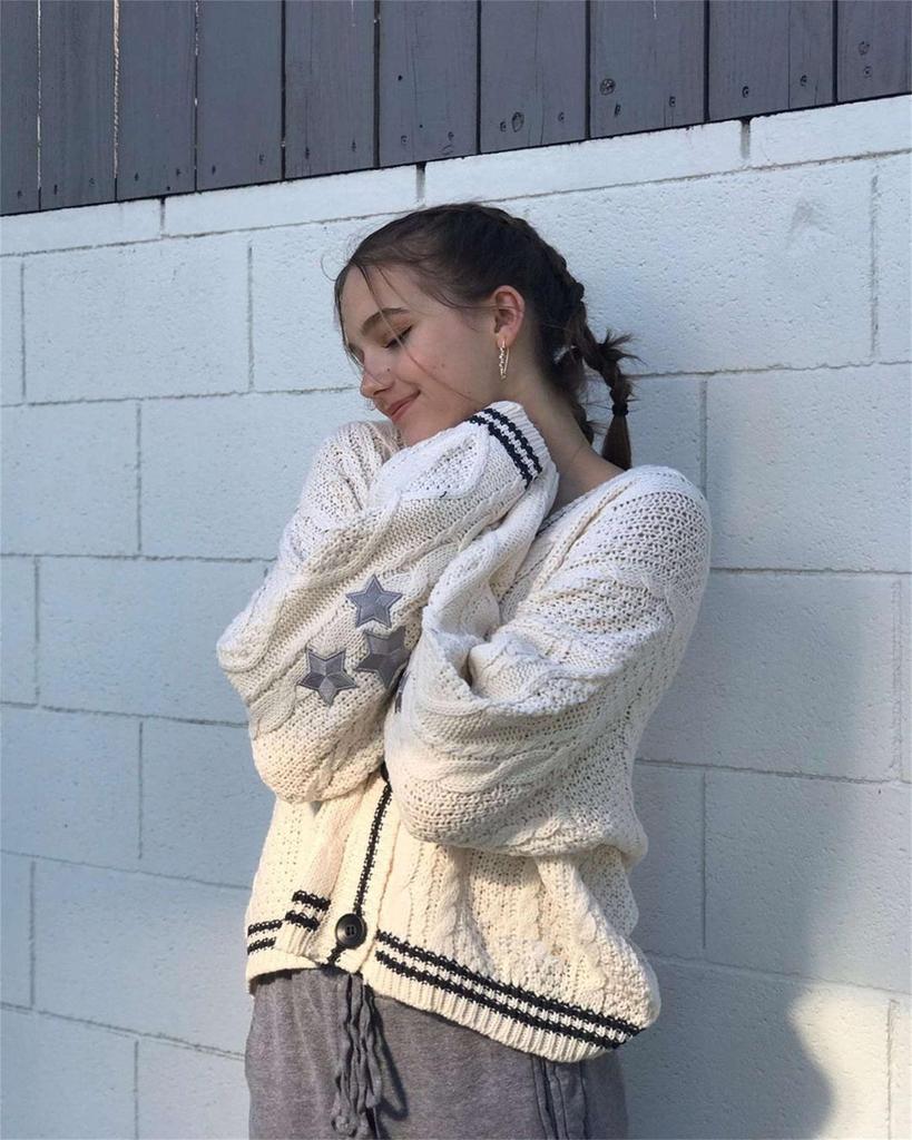Women's Off-White Bat-Wing Knitted Cardigan – Elegant Long-Sleeved Sweater for Autumn/Winter Commutes.
