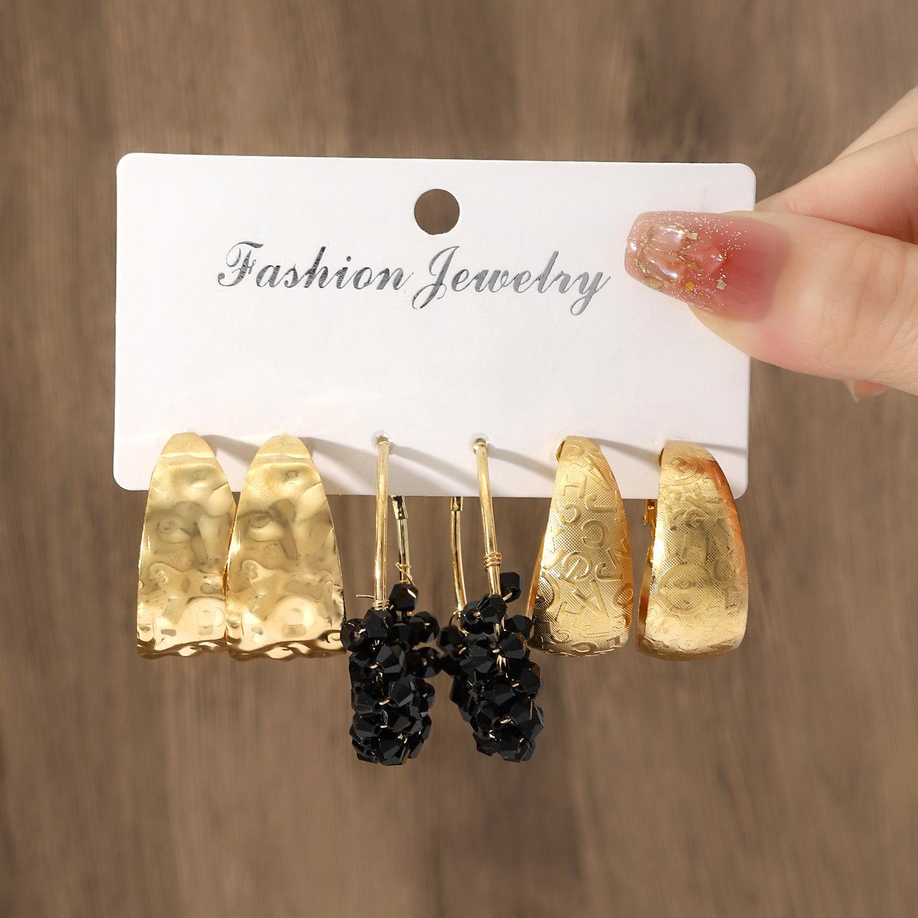 European and American new gold personality exaggerated texture versatile earrings French retro C-shaped earrings set pair золотой