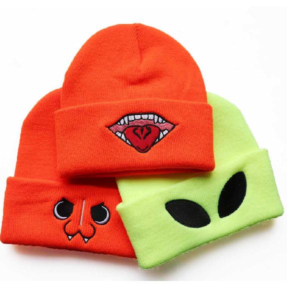 New men's and women's woolen hats with animal cartoon sawtooth flying pig embroidery, knitted hats for autumn and winter, warm student hats