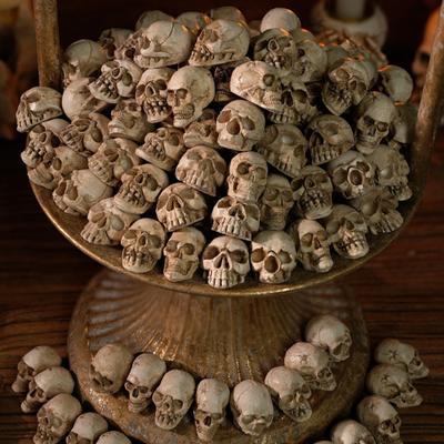 20 Τεμ. Μίνι Φιγούρα Κρανίου Μινιατούρα Ρητίνης Κεφάλι Σκελετού Διακόσμηση Τραπεζιού για Απόκριες Γέμισμα Βάζου Παιχνίδι Φάρσα Στοιχεία Στοιχειωμένου Σπιτιού