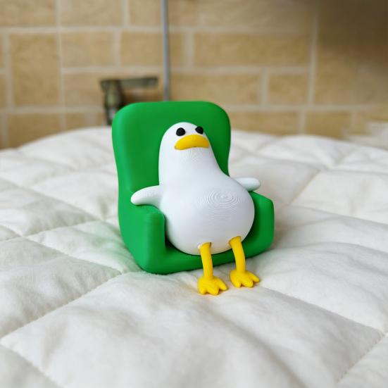 Yousheng 2Pcs 3D Printed Relaxed Duck Ornaments Cute Lying-Down Ducks On Green Sofa Compact Stress Relief Gifts Smooth Desktop Decor for Office Desk
