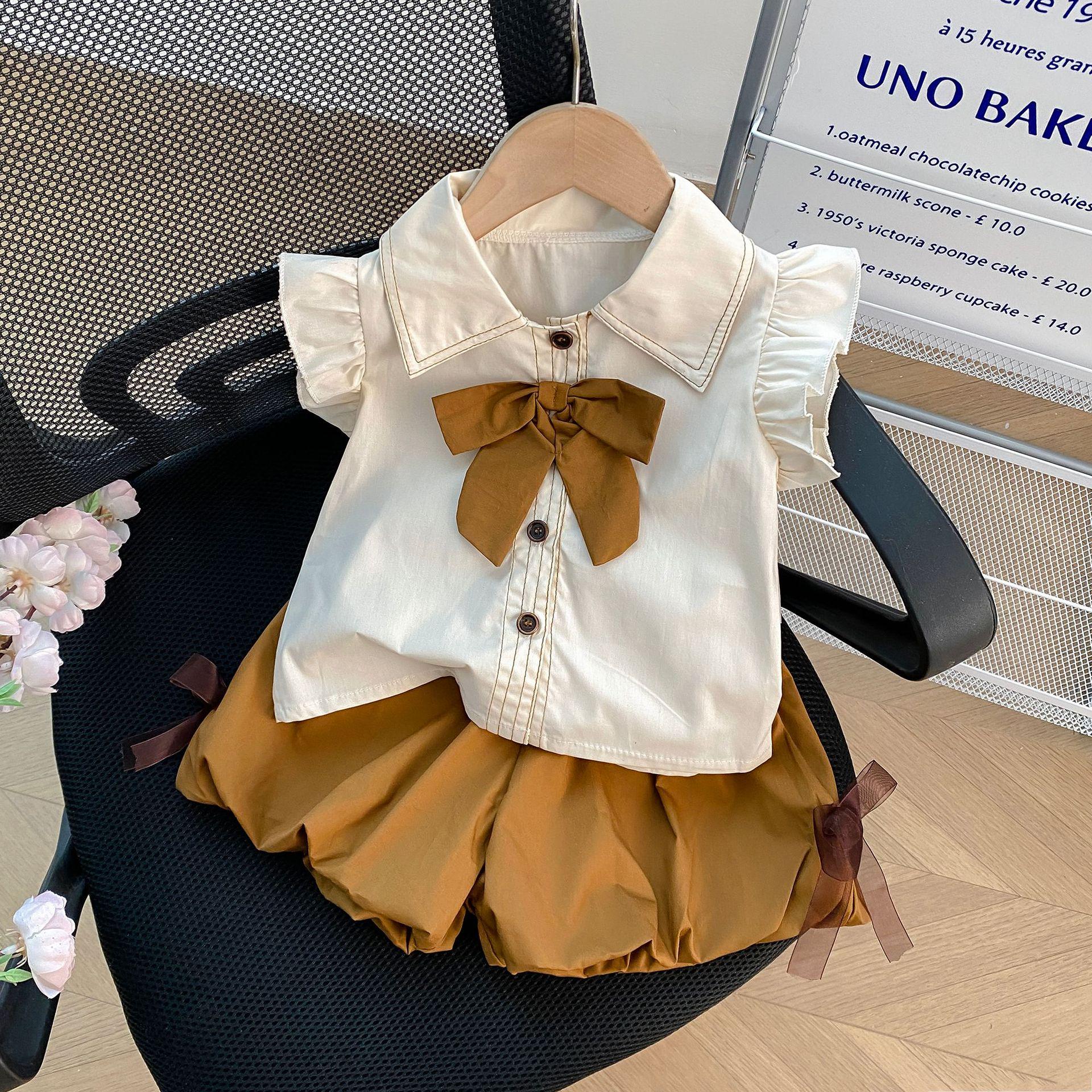 

6530 Летний женский костюм-двойка в студенческом стиле: Топ с рукавами-рюшами и шорты с цветочным бутоном 120 cm хаки