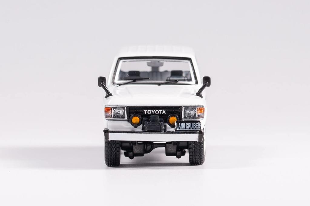 Gaincorp Products Toyota Land Cruiser 60 RHD Front Winch and Finished Model 1/64 - (with Spotlight) White, KS-029-87
