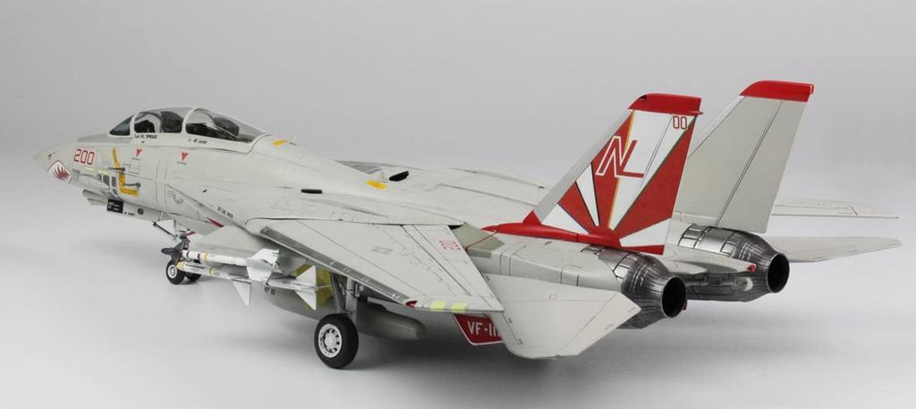 Platz/Italeri 1/48 scale U.S. Navy Carrier-Based Fighter F-14A Tomcat VF-111 Sundowners Plastic Model TPA-16, Molded in Color