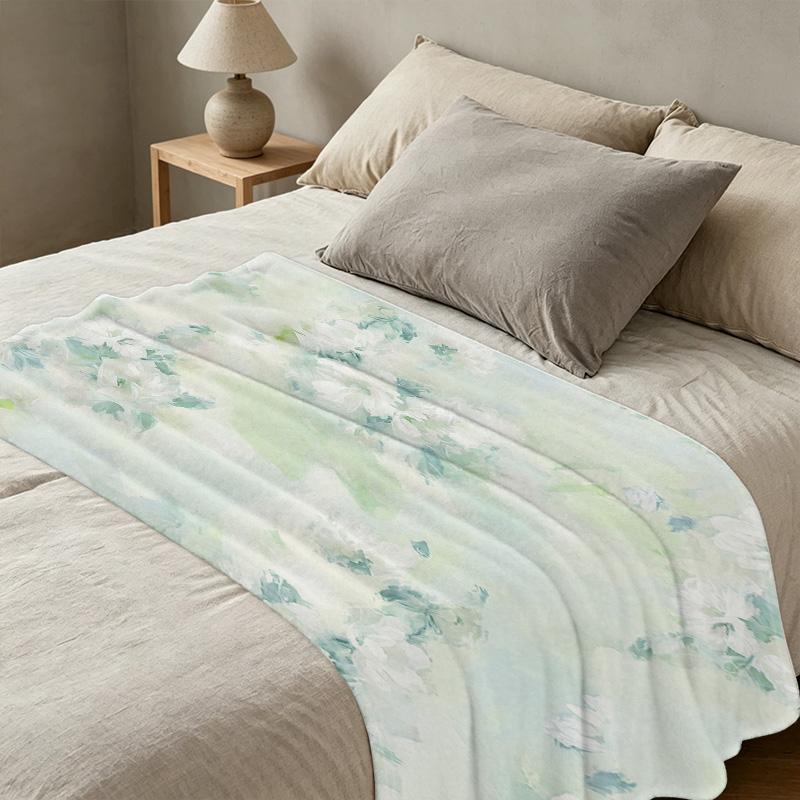 Soft Plush Flannel Blanket - Delicate Floral Design, Warm Cozy Single Bed Throw for Bedroom, Home & Holiday Use