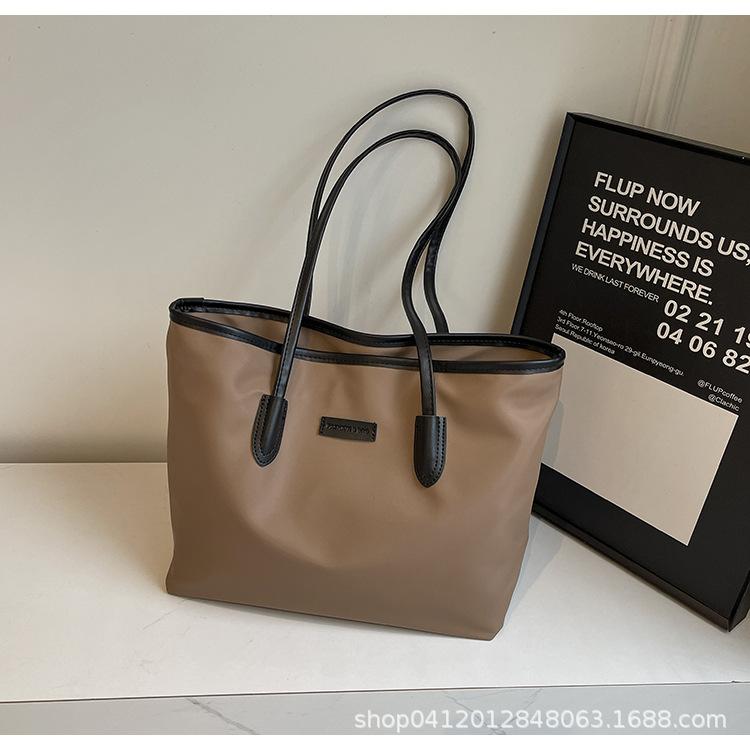 

Сумка большой вместимости женская 2025 новая простая и универсальная сумка через плечо текстурированная сумка для занятий для студентки сумка-тоут для поездок на работу темно-коричневого