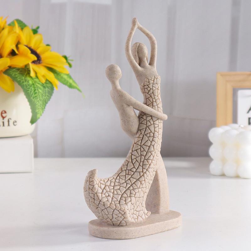 European Style Sandstone Couple Figurine—Romantic Resin Decor for Valentine's Day