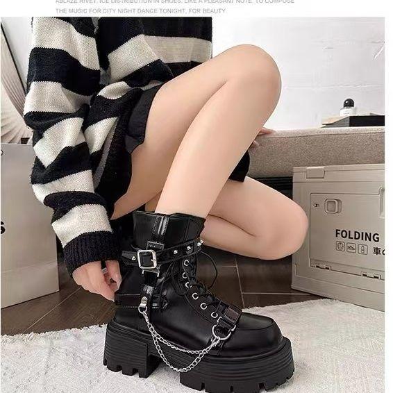 Sweet and cool thick-soled Martin boots for women in the autumn of 2025, the new black versatile locomotive boots increase the height of the British s