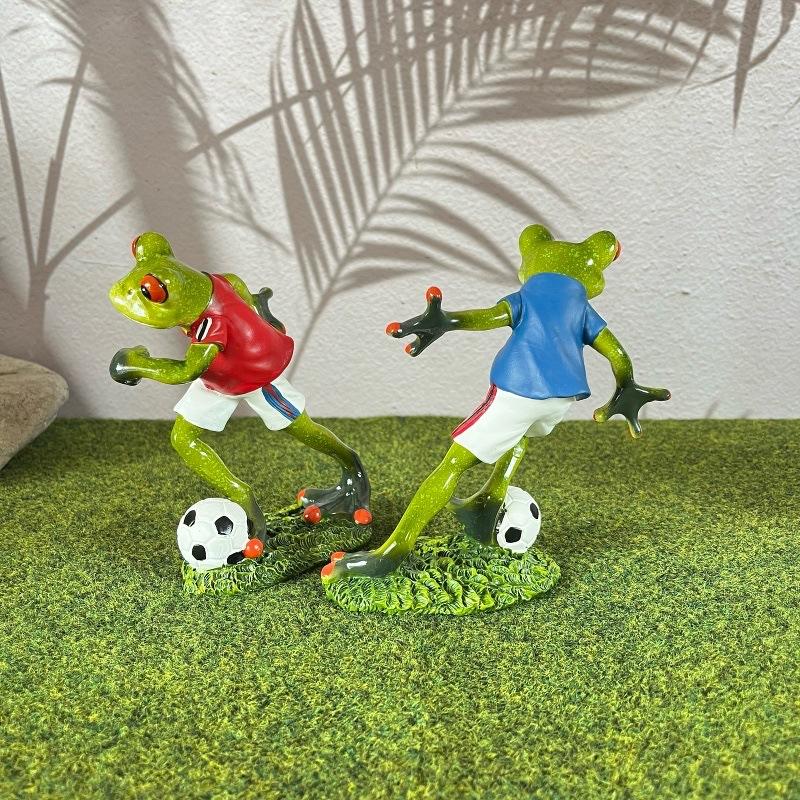 2pcs Creative Frog Football Player Statue Interesting Frog Athlete Figurine Indoor Home Desktop Decoration Resin Crafts Ornament