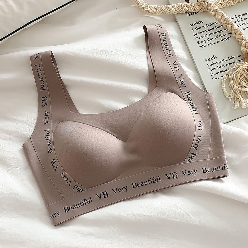 New seamless neckline design, bra with big breasts and small underwear, thin women's styles gather together to close secondary breasts and prevent
