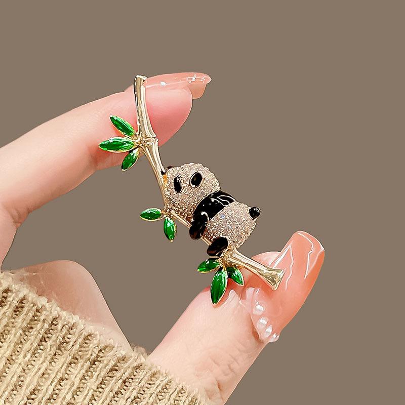 Cute Panda Brooch Female High-End Niche Animal Brooch Anti-Light Bamboo Pin Clothing Accessories