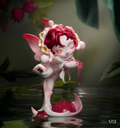 Collectible Art Toy Figure Decorative Display Model Inspired by Botanical and Fantasy Elements for Home Office Shelf Decor красный