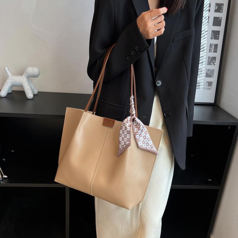 Bag Women's Large-capacity New Shoulder Bag Casual Class Commuter Tote Bag