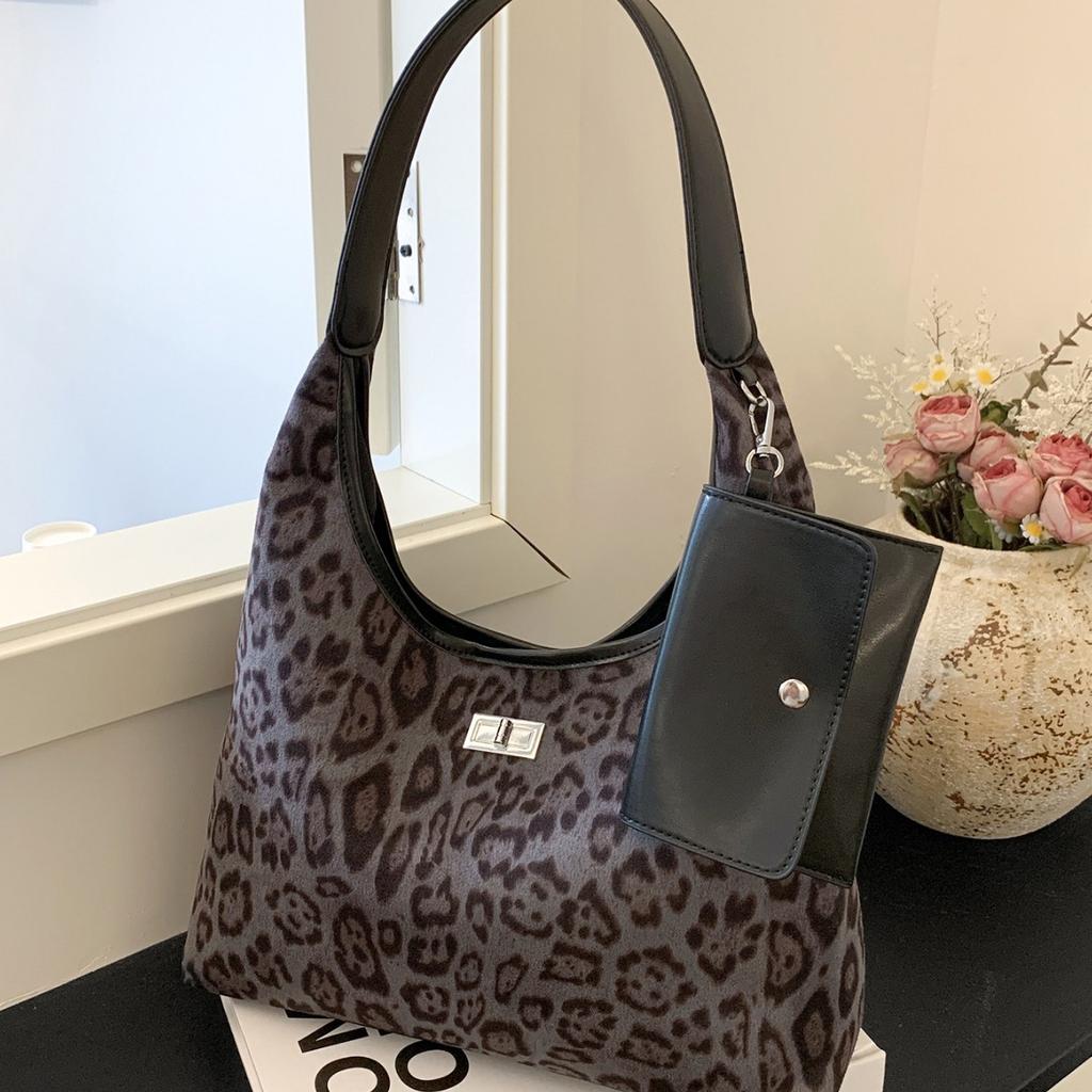 2025 New Retro Leopard Print Premium Sense Large Capacity Underarm Bag Casual Commuter Tote Bag Shoulder Bag