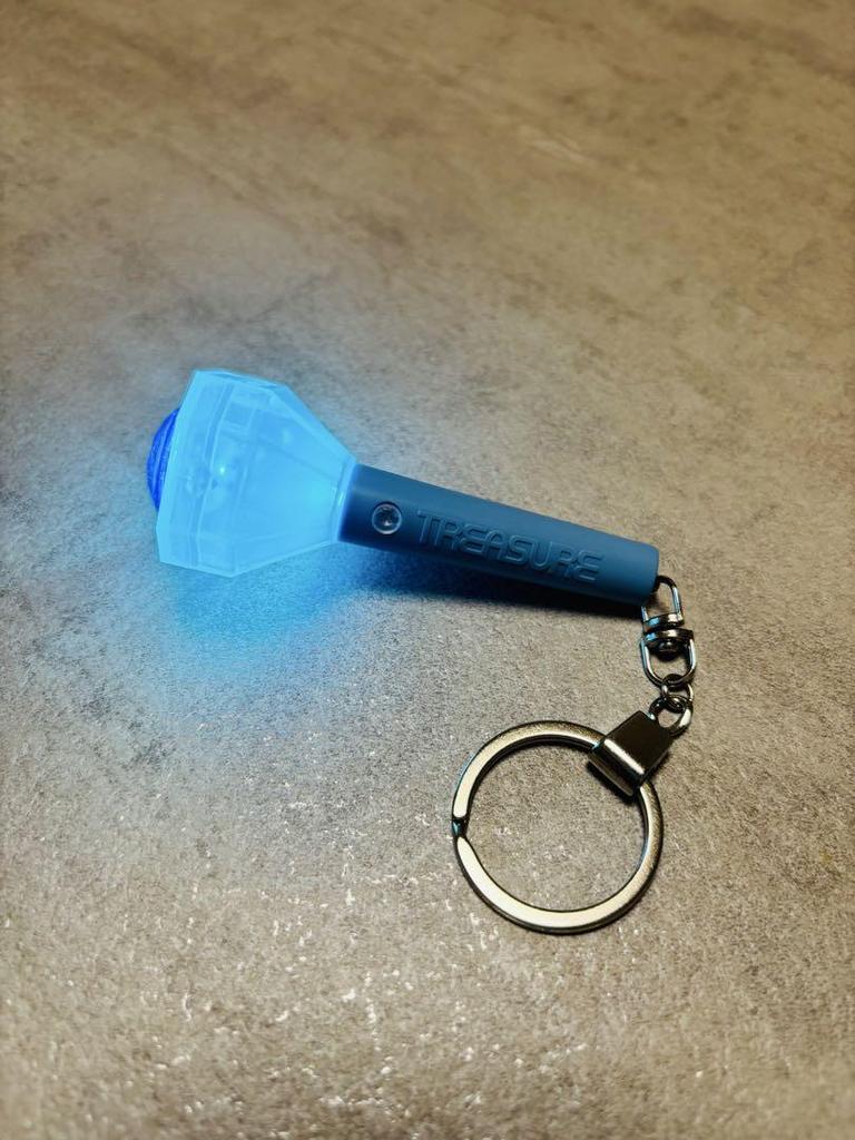 [USED] TREASURE Mini Penlight Keyring TREASURE Keychain