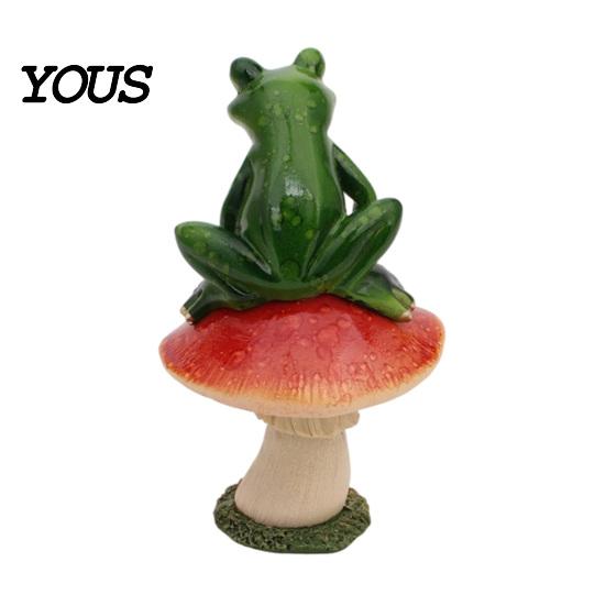 Funny Office Desk Accessories Drunk Frog on The Toilet Decor, Sculpture Tabletop Realistic Statue Cute Resin Desktop Ornament for Home Bathroom