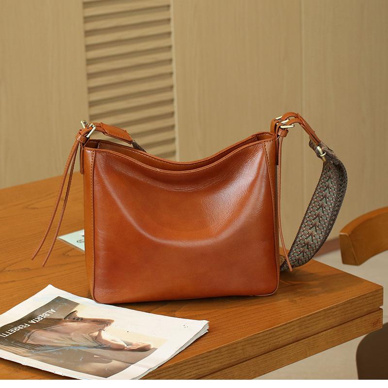 Casual Bag Women's Genuine Leather Handbag 2026 New Style Bucket Bag High-capacity Commuting Crossbody Shoulder Bag Versatile