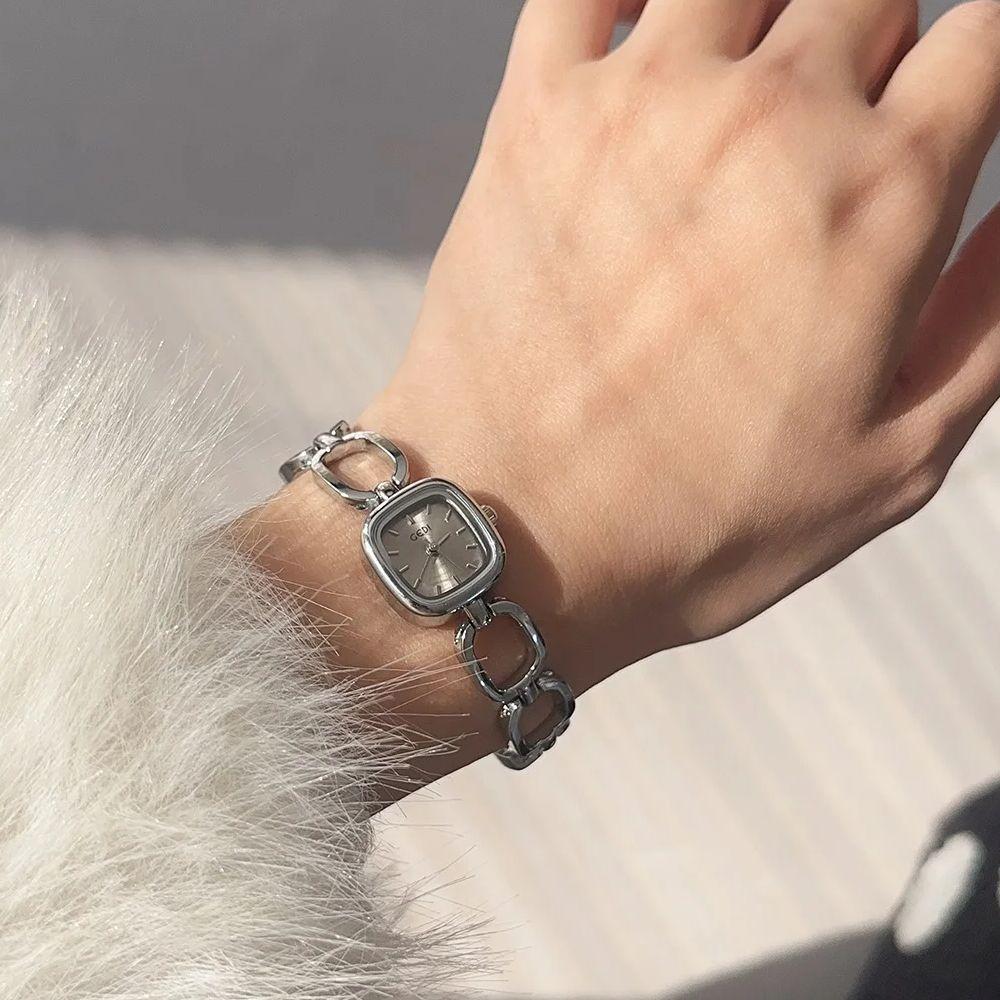 Light Luxury Woman Watches Minimalist Design Temperament Elegant Exquisite Square Hollow Bracelet Quartz Ladies Watch Gift